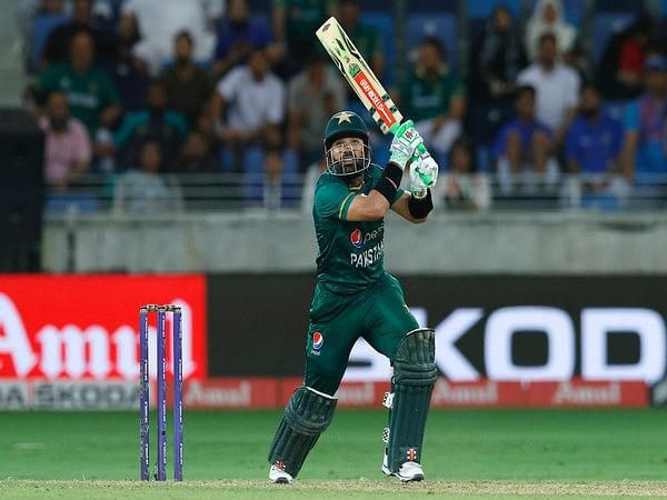 Asia Cup 2022: Rizwan's fluent half-century, Nawaz cameo guide Pakistan ...