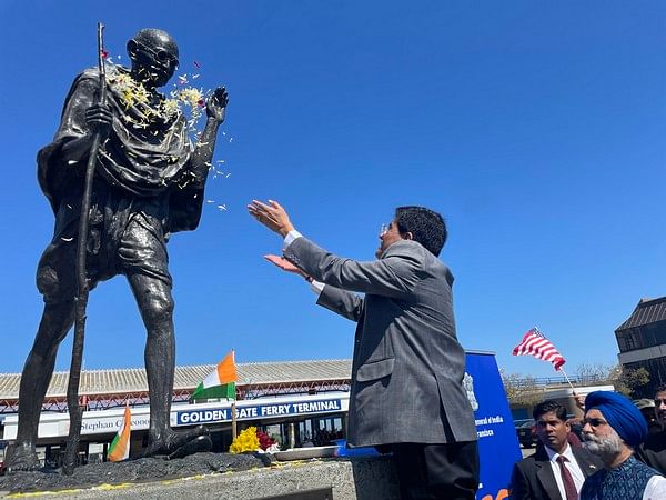 Union Minister Piyush Goyal pays floral tribute to Mahatma Gandhi in San Francisco