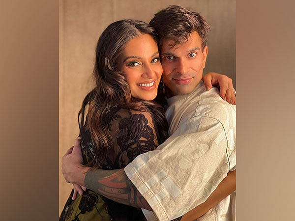 Bipasha Basu, Karan Singh Grover get mushy in latest picture 