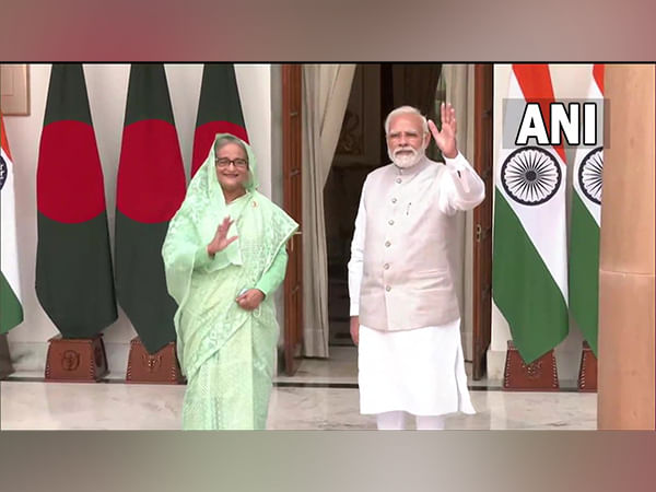 Sheikh Hasina meets Indian counterpart Narendra Modi at Hyderabad House