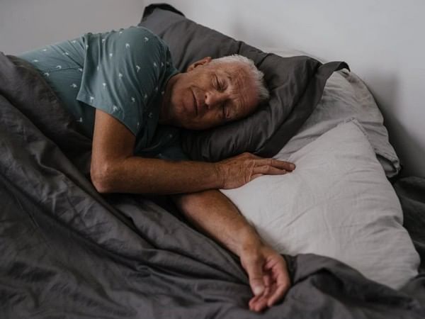 Researchers reveal that seven hours of sleep is optimal in middle and old age
