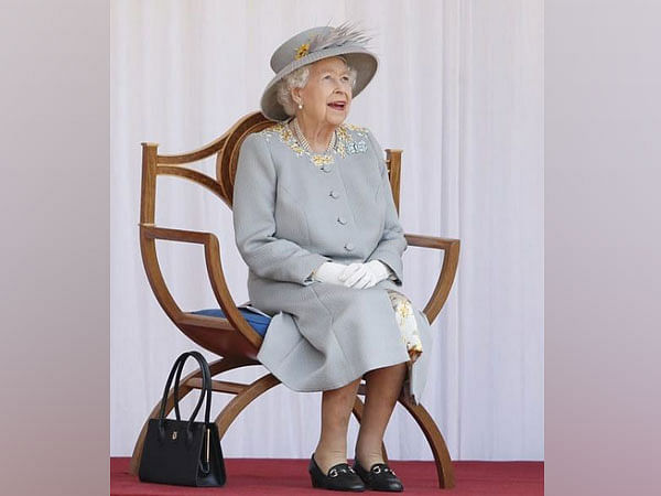 Queen Elizabeth's health deteriorates, family rushes to her side
