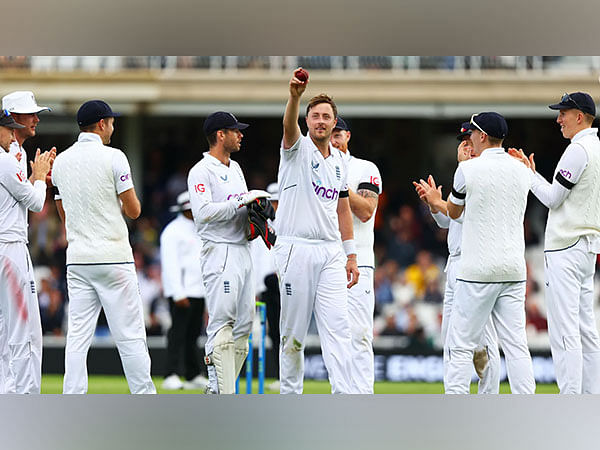 England gain slight lead over SA after superb performance from both Ollies' 
