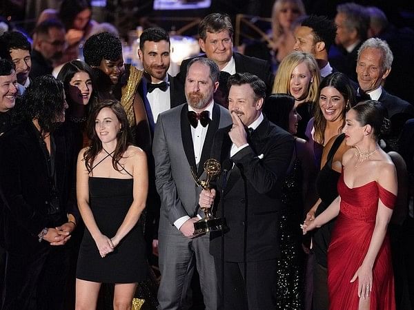  Ted Lasso wins best comedy series at Emmys 2022 