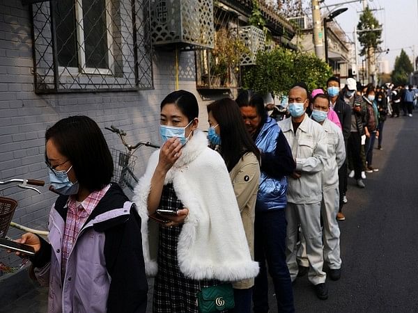 People in China plead for food, medical aid amid strict coronavirus lockdowns