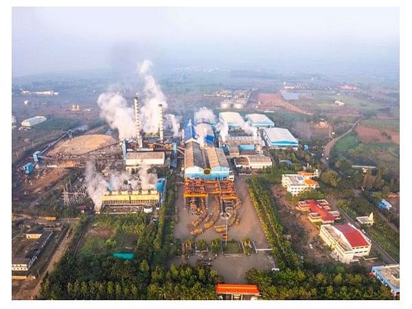 Ethanol blending enthuses large sugar mills to step up distillery capacities