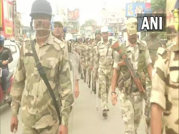 Ranchi: Police conducts flag march to maintain peaceful atmoshphere
