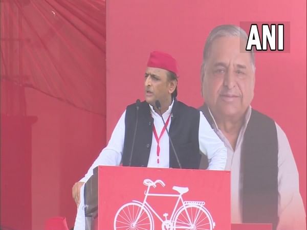 With fear of losing power at Centre, BJP using ECI to reduce votes of Yadavs, Muslims in UP: Akhilesh Yadav