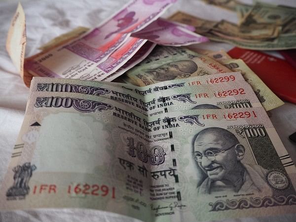 Government lowers borrowing target for 2022-23 by Rs 10,000 crore