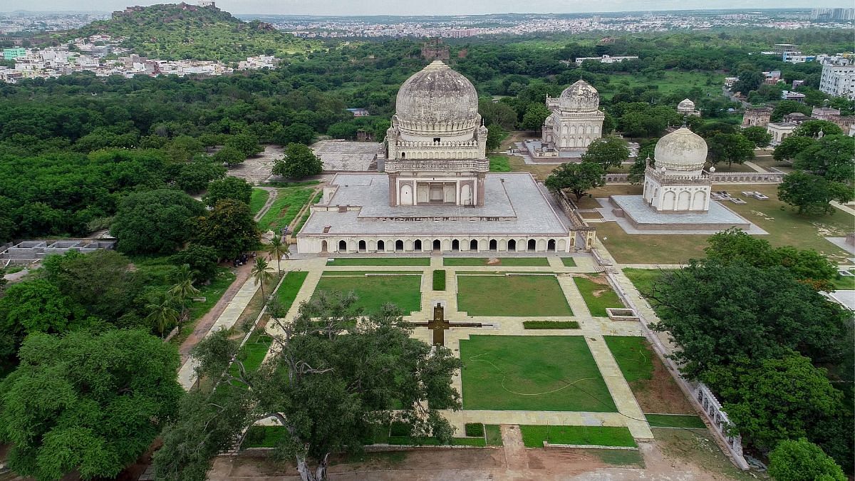 An aerial view of the forecourt of Muhammad Quli Qutb Shah's tomb in Hyderabad | Lipi Bharadwaj | Aga Khan Trust for Culture
