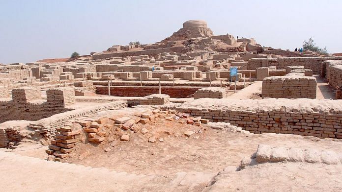 Archaeological ruins at Mohenjo-daro, Pakistan | Commons