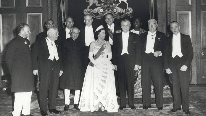Photograph of Queen Elizabeth II and Commonwealth leaders, taken at the 1960 Commonwealth Conference, Windsor Castle | Commons