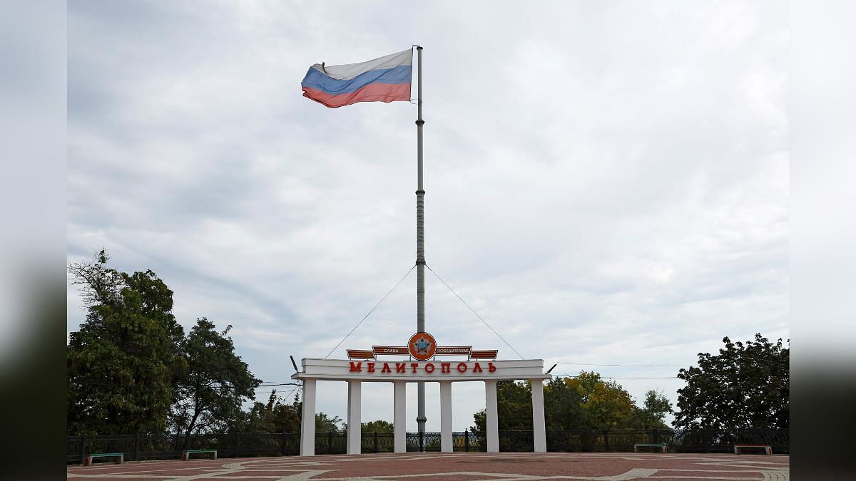 Entire Villages Are Leaving Ukrainians Flee Under Military Watch   Russian Flag In  