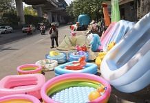 A street vendor sending inflatable pools | Representational image | ANI