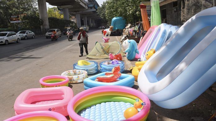 A street vendor sending inflatable pools | Representational image | ANI