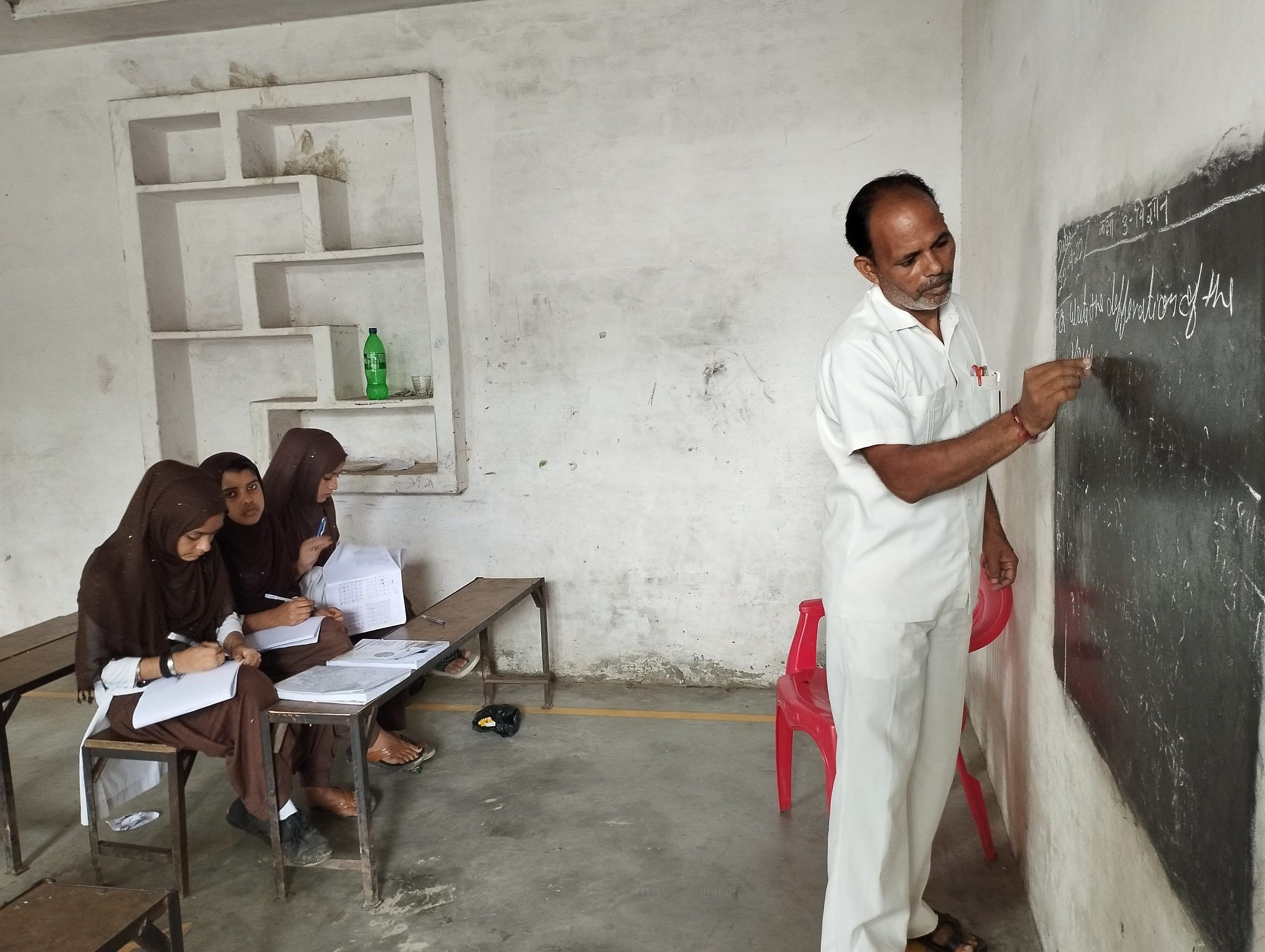 Virendra teaches English in the extra class of students at Madrasa Faiz-e-Aam Primary School in Lalliana village, Meerut | Heena Fatima/ThePrint