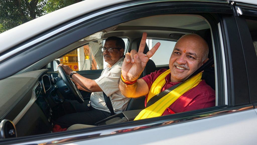 Delhi Dy CM Manish Sisodia flashes victory sign as he leaves for the CBI headquarters, in New Delhi 17 Oct 2022| PTI