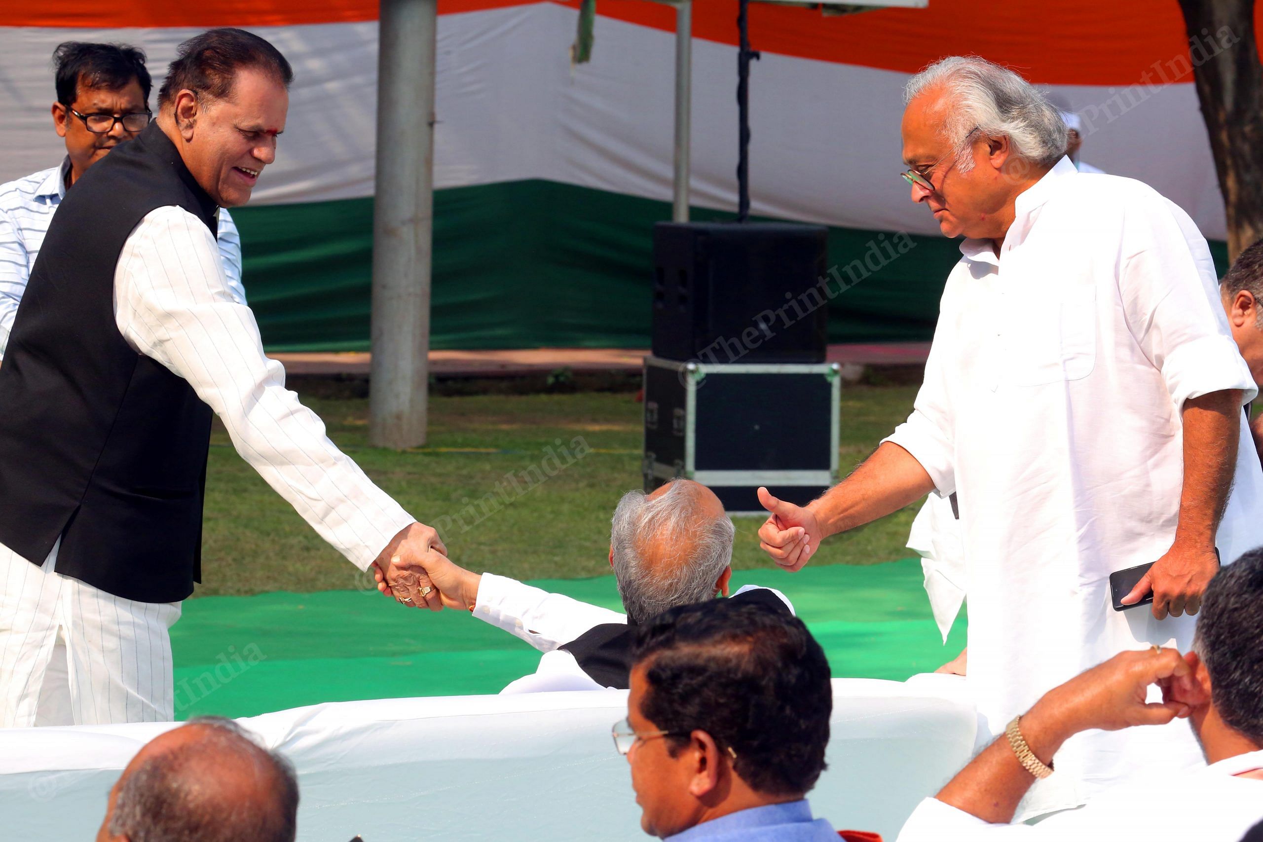 Congress Leader Jairam Ramesh shows thumb to Rajasthan CM Ashok Gehlot during the presentation of certificate of election to the newly elected Congress President | Praveen Jain | ThePrint