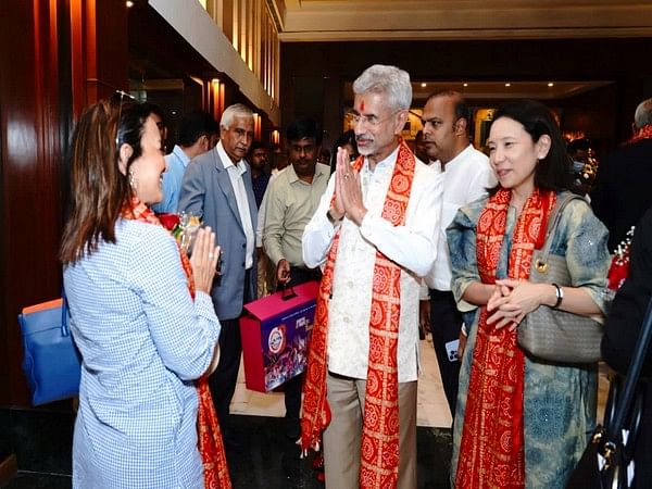 Jaishankar joins foreign envoys in Gujarat for Navratri celebrations