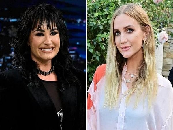 Ashlee Simpson returns to stage for 'surprise performance' with Demi Lovato