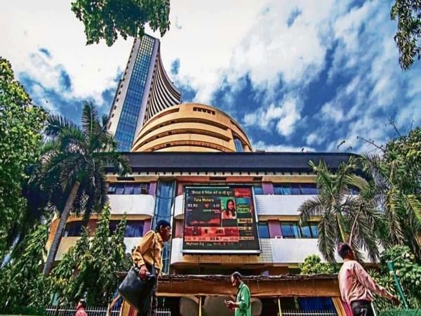 Indian markets start flat during Monday morning trade