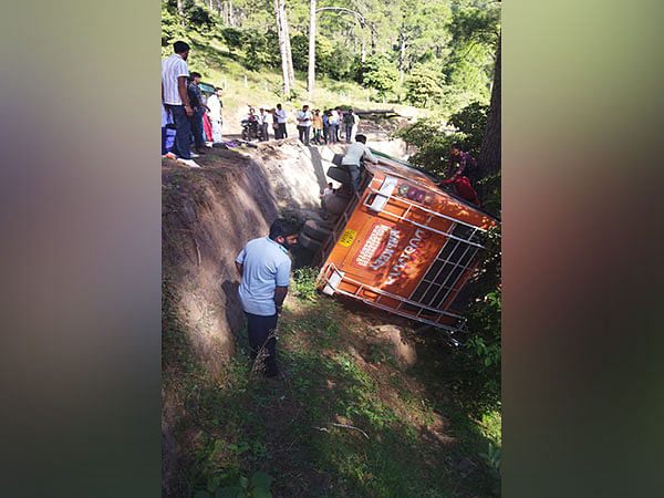 1 killed as bus overturns in J-K's Udhampur