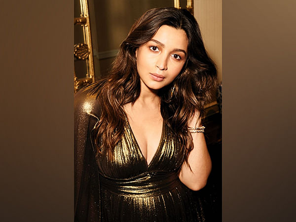 Mom-to-be Alia Bhatt flaunts pregnancy glow in viral baby shower picture