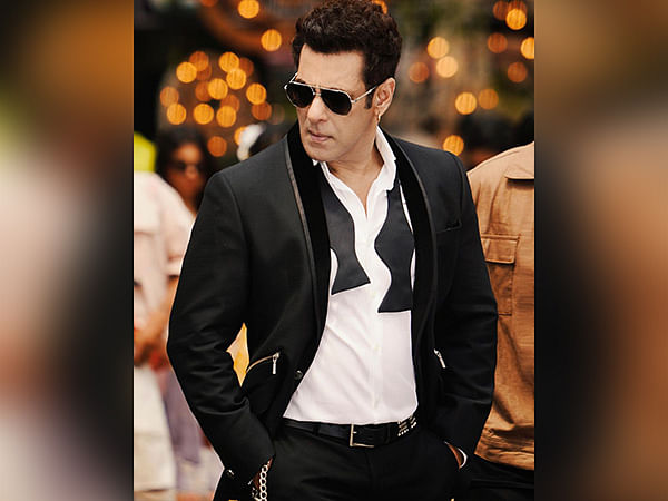 Salman Khan drops new stills from 'Kisi Ka Bhai Kisi Ki Jaan' shoot