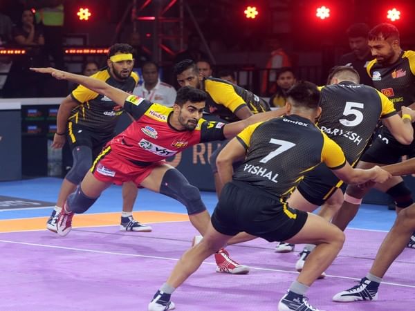 Bengaluru Bulls defeat Telugu Titans in Pro Kabaddi League Bengaluru Bulls defeat Telugu Titans in Pro Kabaddi League