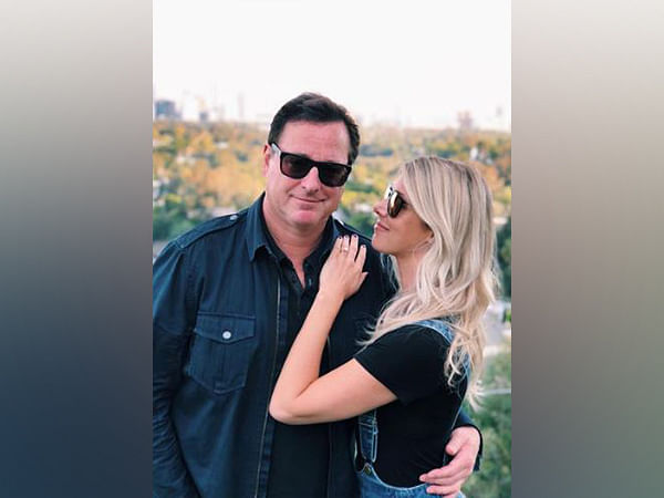 Kelly Rizzo Pens Emotional Note In Memory Of Late Husband Bob Saget ...