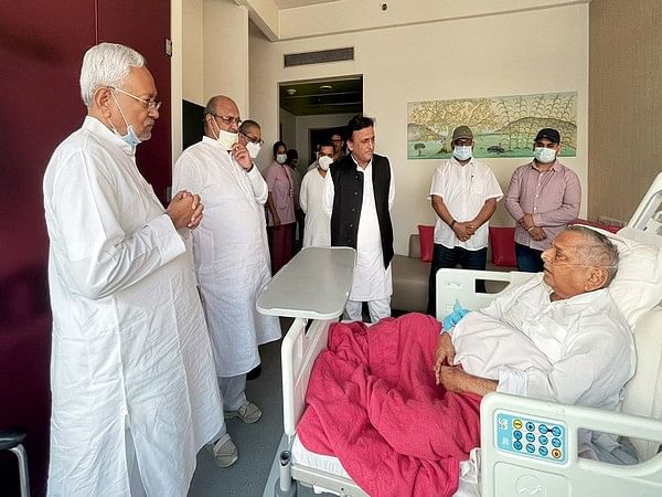 Bihar: Nitish Kumar, Tejashwi Yadav express grief over Mulayam Singh Yadav's death