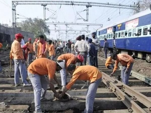 Cabinet announces bonus for railway employees