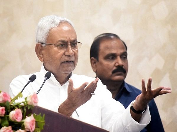 Nitish Kumar vows "never to ally with BJP again", says will work with 'samajwadis' for country's progress