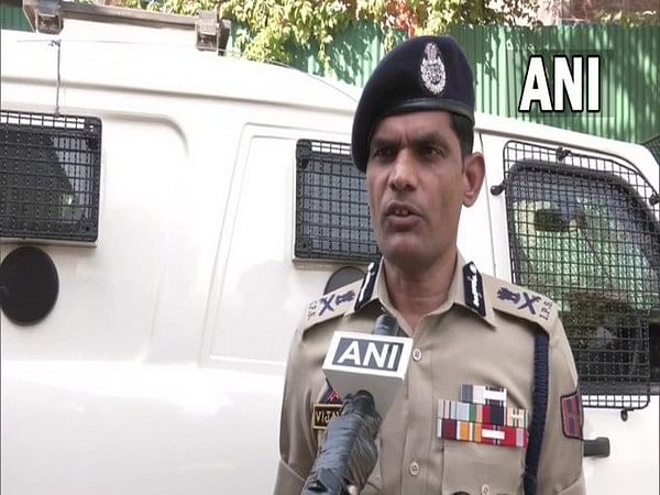 JK police held a terrorist accused of lobbing grenade in Shopian