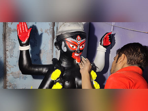  After two years of muted celebrations, Kali Puja preparations begin in full swing in Kolkata