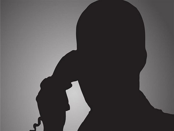 Bomb threat calls received by Mumbai police, Security beefed up