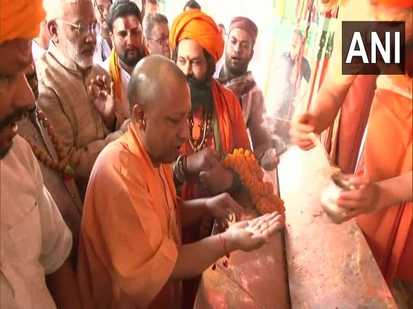 Diwali 2022: CM Yogi offers prayers at Hanuman Garhi temple in Ayodhya