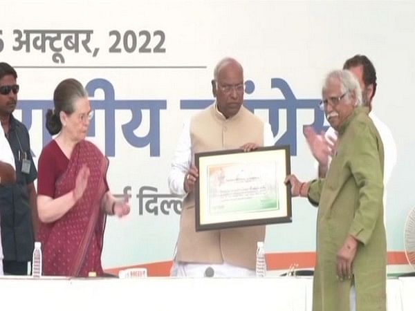 Mallikarjun Kharge officially takes charge as Congress president