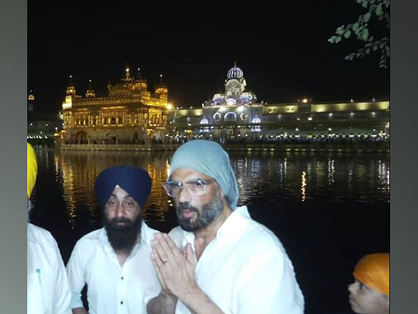 Suniel Shetty pays visit to Golden Temple, says it's 