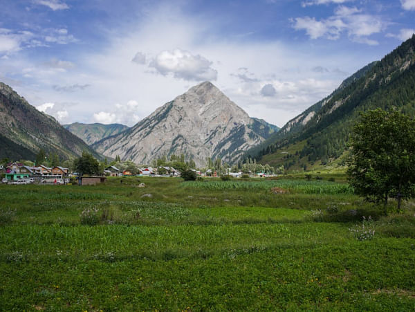 Bollywood exploring rural Kashmir for film shooting