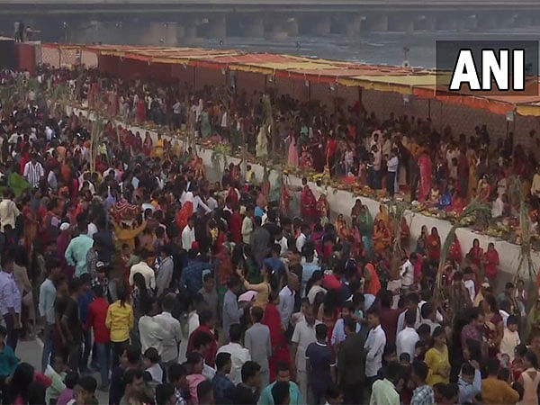 Devotees throng ghats, ponds to celebrate Chhath Puja across country 