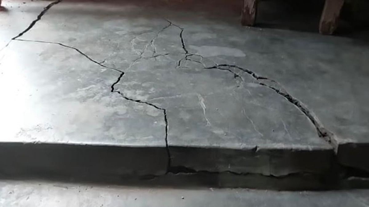 Cracks inside a house on Kolkata's BB Ganguly street | Photo by special arrangement