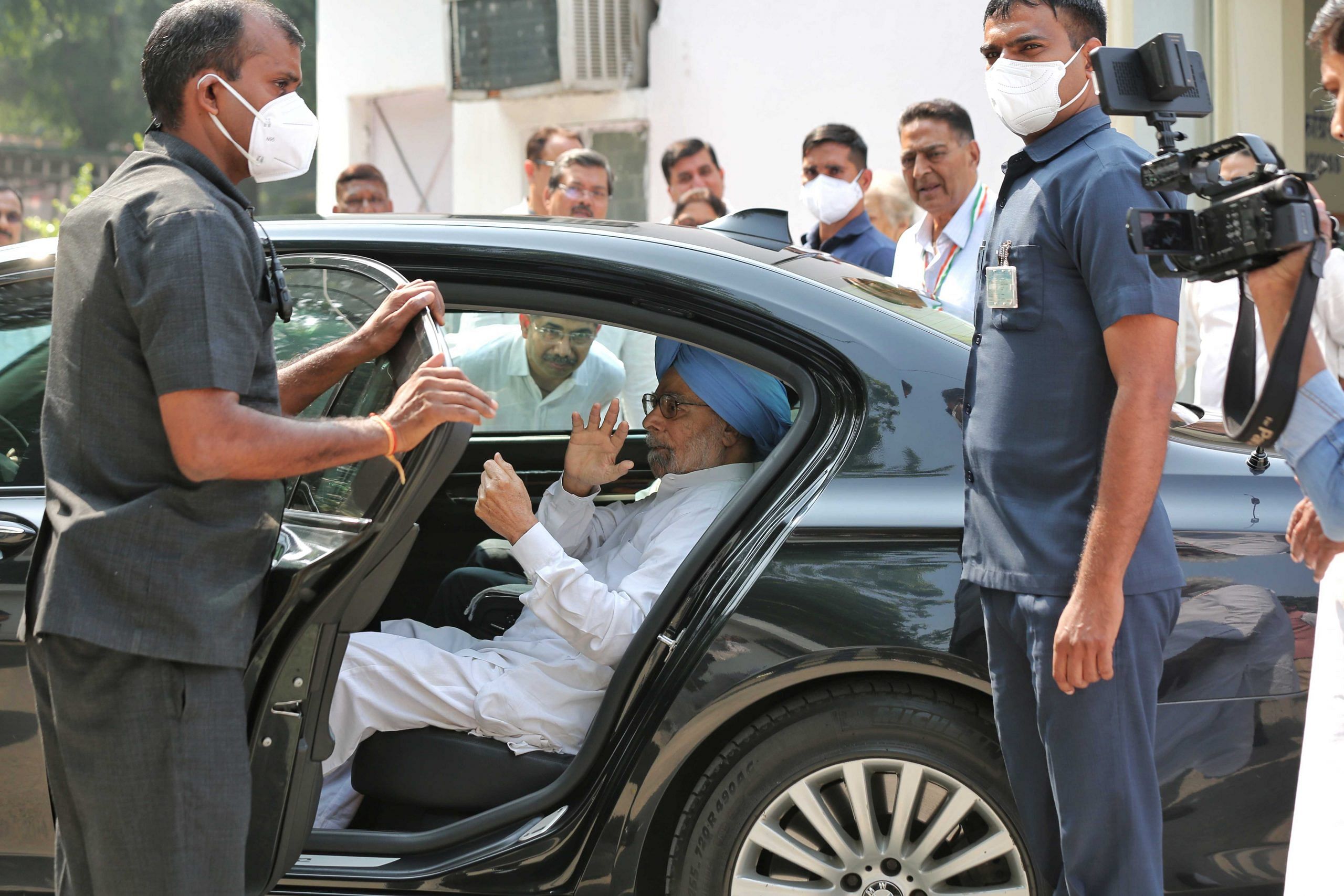 Former prime minister Manmohan Singh arrives at AICC head office in Delhi on Monday | Suraj Singh Bisht | ThePrint