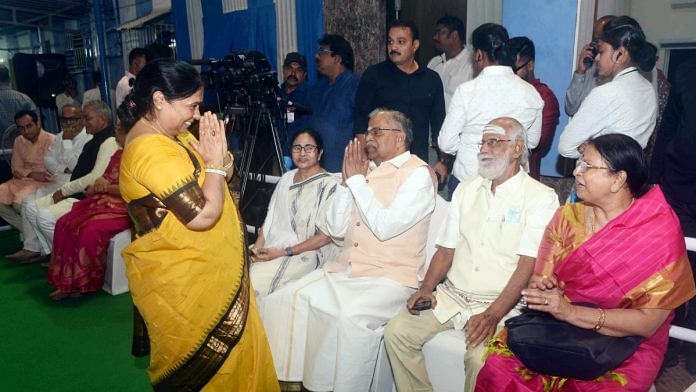West Bengal Governor La Ganesan with Chief Minister Mamata Banerjee during Kali Puja festival at the CM's residence in Kolkata on Monday | ANI