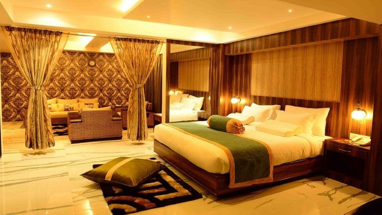 Struggling to find a cheap hotel room? CCI order against MakeMyTrip, OYO will change things