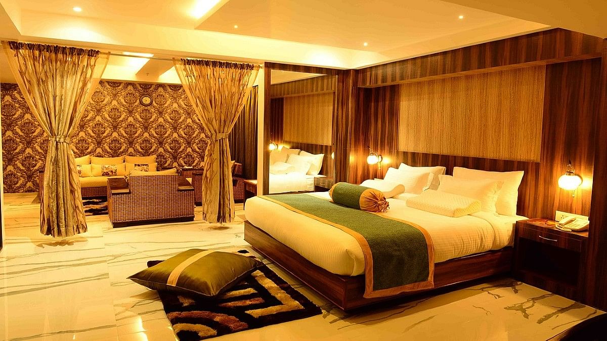 Struggling to find a cheap hotel room? CCI order against MakeMyTrip, OYO  will change things