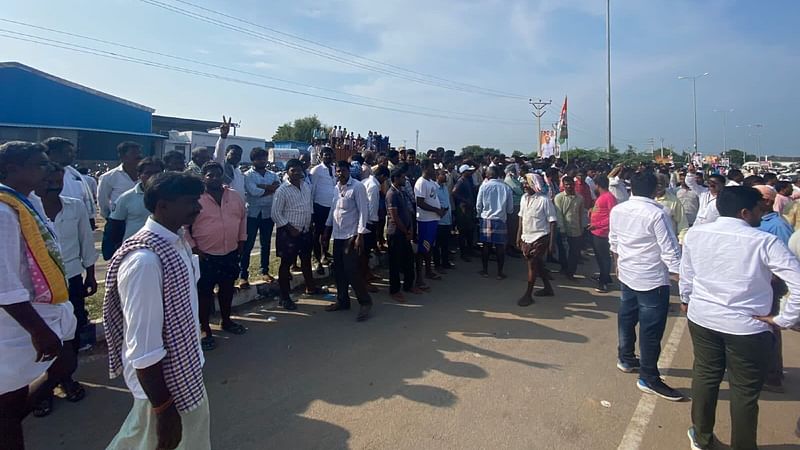 Locals wait for Rahul Gandhi outside camp site in Mugathi Thursday | Rishika Sadam | ThePrint