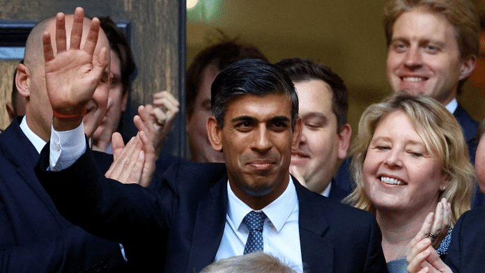 Rishi Sunak walks outside the Conservative Campaign Headquarters, in London, Britain October 24, 2022. Reuters/Hannah McKay