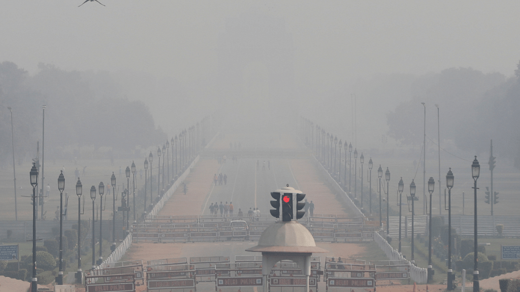 India Gate, Delhi covered in smog | Reuters/ Adnan Abidi