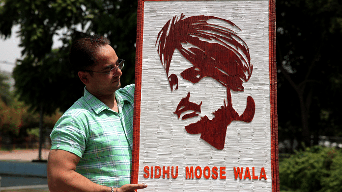 An artist pays tribute to Sidhu Moosewala | Source: ANI
